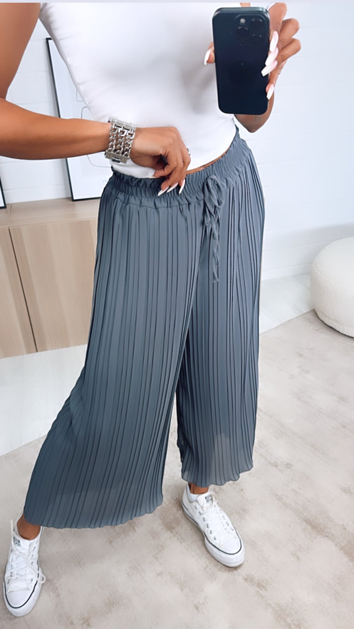 Pantalones plisados / gris oscuro