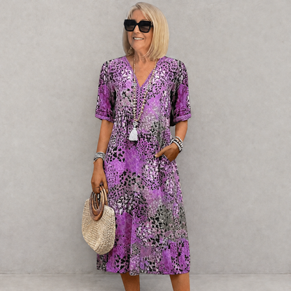 Vestido ligero y elegante, con un corte que se adapta y favorece la figura.