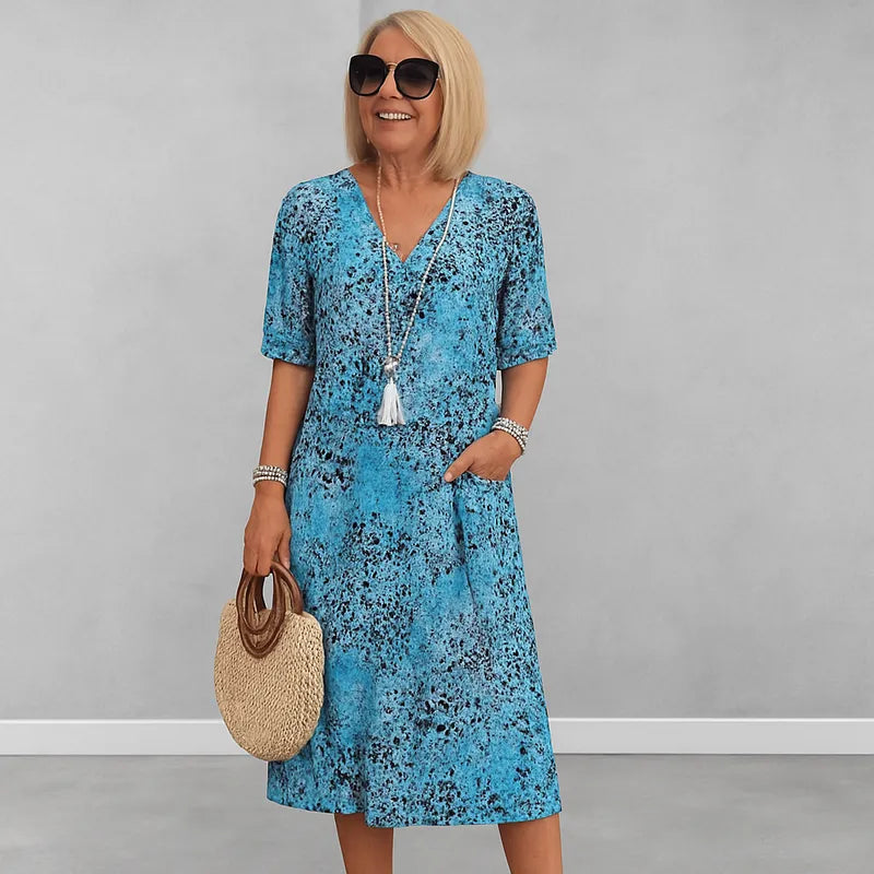 Vestido ligero y elegante, con un corte que se adapta y favorece la figura.