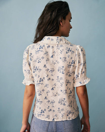 Camisa floral plisada con detalles de encaje