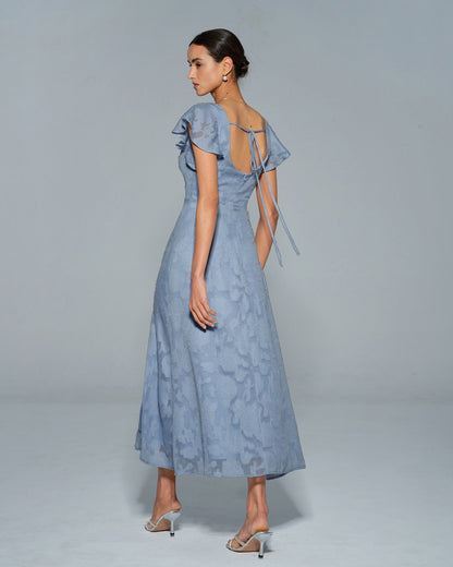 Vestido medio azul con estampado floral y cuello cuadrado