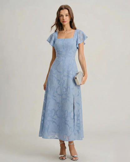 Vestido medio azul con estampado floral y cuello cuadrado